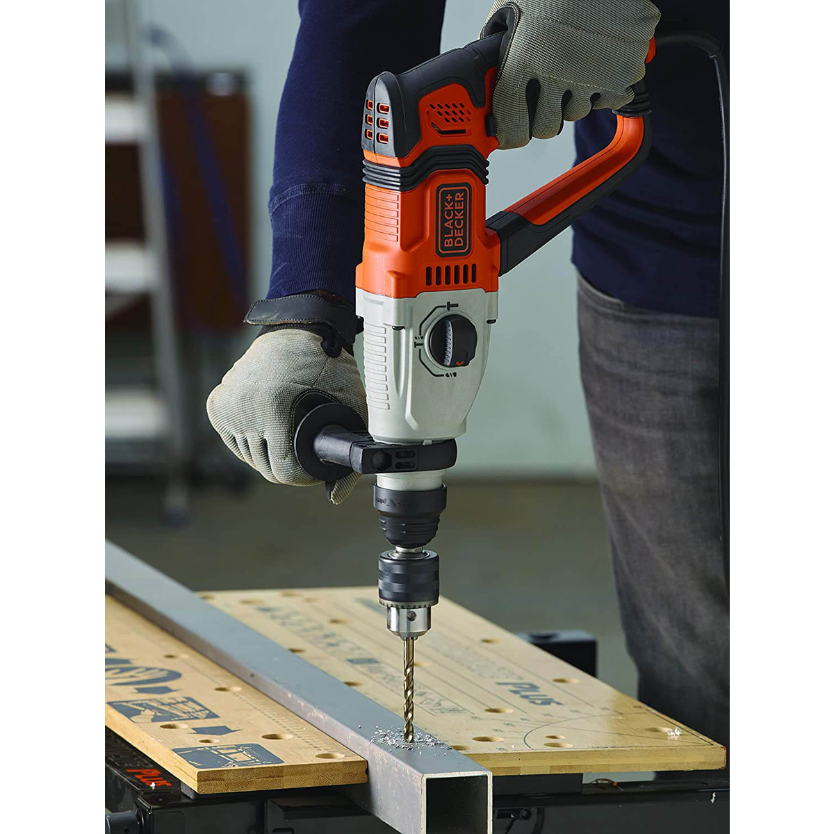 Перфоратор мережевий BLACK+DECKER, SDS-Plus, 800 Вт, 3.4 Дж, 0-5500 уд/хв,0-1200 об/мин, валіза, вага 5.36 кг BEHS02K
