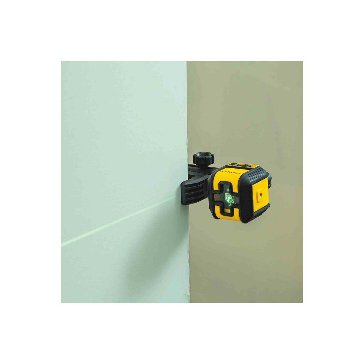 Рівень лазерний STANLEY CUBIX® Green Beam Cross Line, дальність дії - 16 м., арт. STHT77499-1 (шт.)