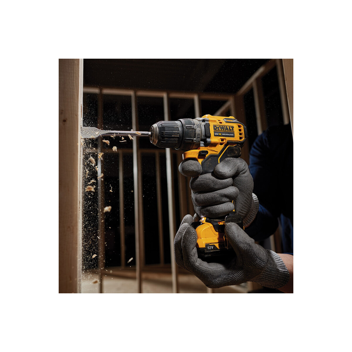 Набір з двох інструментів безщіткових DeWALT, 12 В XR Li-lon, 3 Аг, вага 5.1 кг, валіза, 2 акумулятори і зарядний пристрій DCK2110L2T