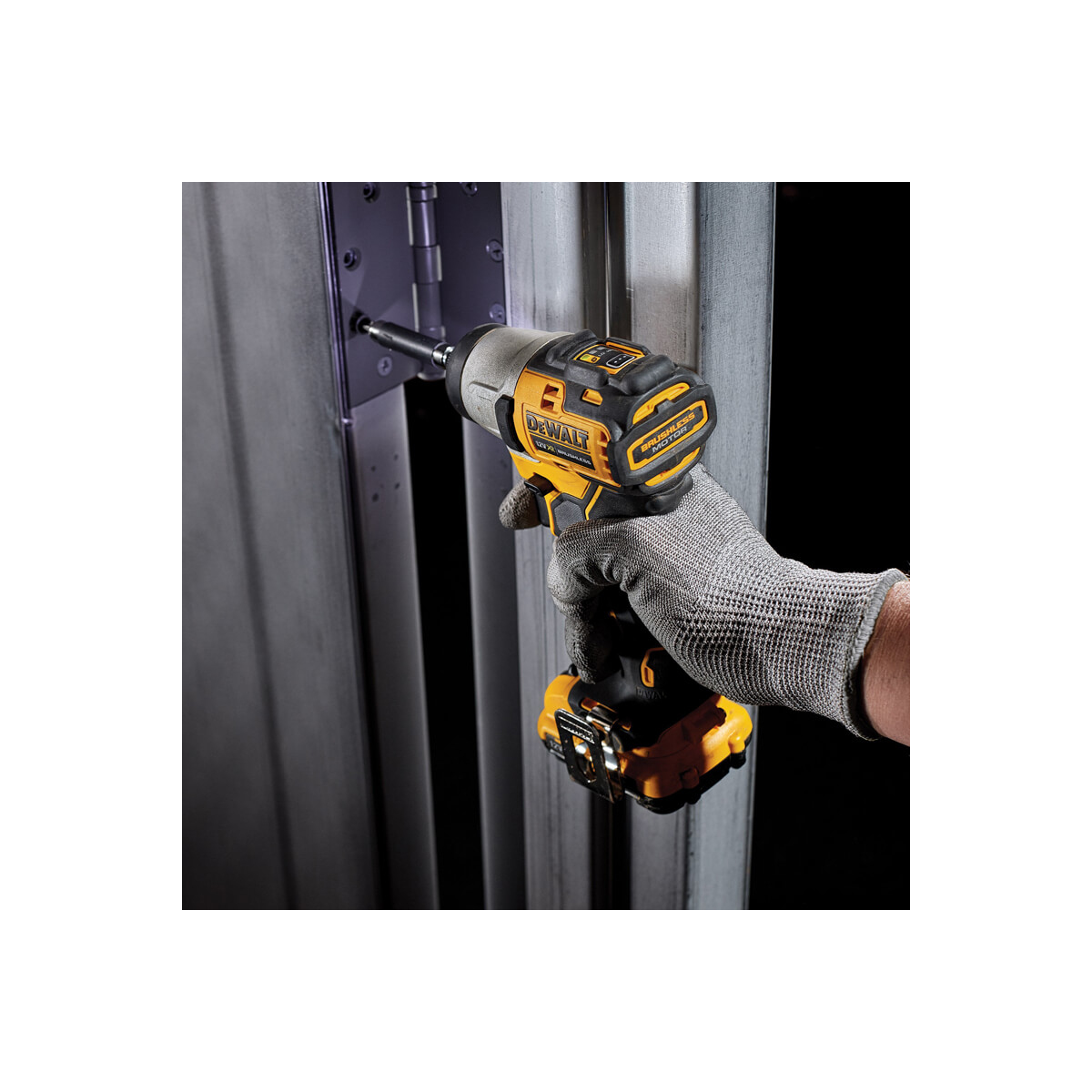 Набір з двох інструментів безщіткових DeWALT, 12 В XR Li-lon, 3 Аг, вага 5.1 кг, валіза, 2 акумулятори і зарядний пристрій DCK2110L2T