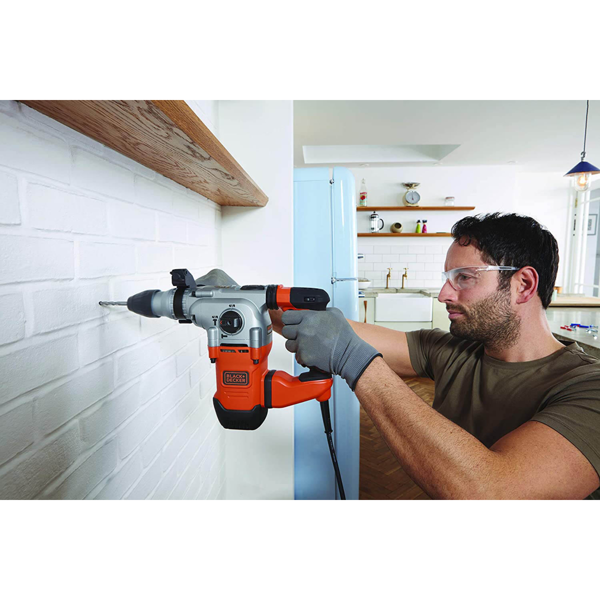 Перфоратор мережевий BLACK+DECKER, SDS-Plus, 1250 Вт, 4.4 Дж, 0-4100 уд/хв,0-850 об/мин, валіза, вага 5.5 кг BEHS03K