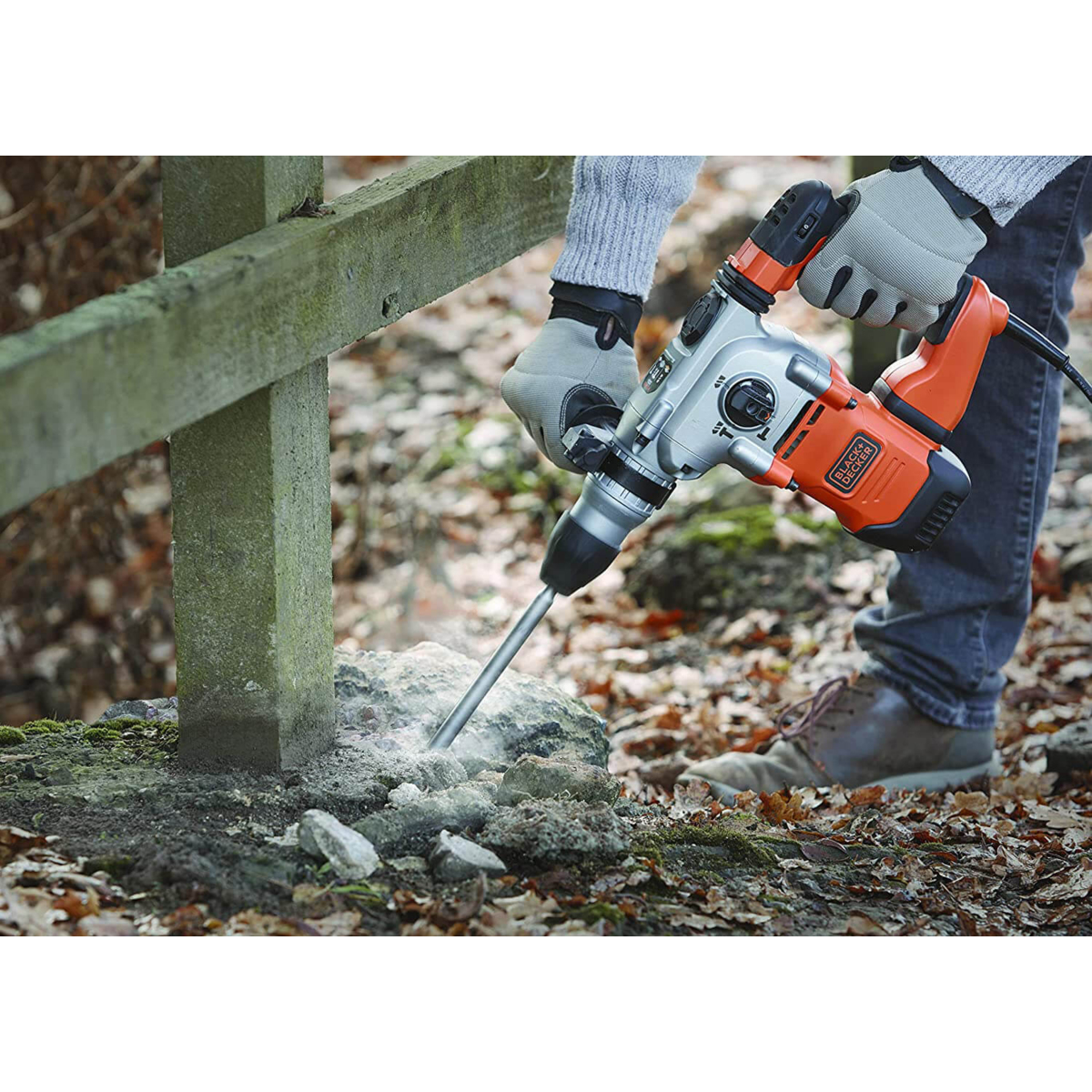 Перфоратор мережевий BLACK+DECKER, SDS-Plus, 1250 Вт, 4.4 Дж, 0-4100 уд/хв,0-850 об/мин, валіза, вага 5.5 кг BEHS03K
