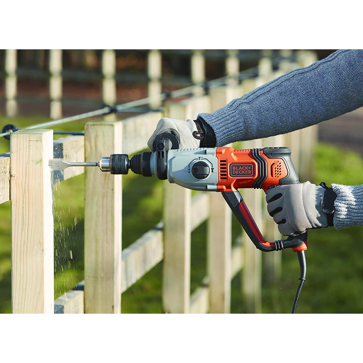 Перфоратор мережевий BLACK+DECKER, SDS-Plus, 800 Вт, 3.4 Дж, 0-5500 уд/хв,0-1200 об/мин, валіза, вага 5.36 кг BEHS02K