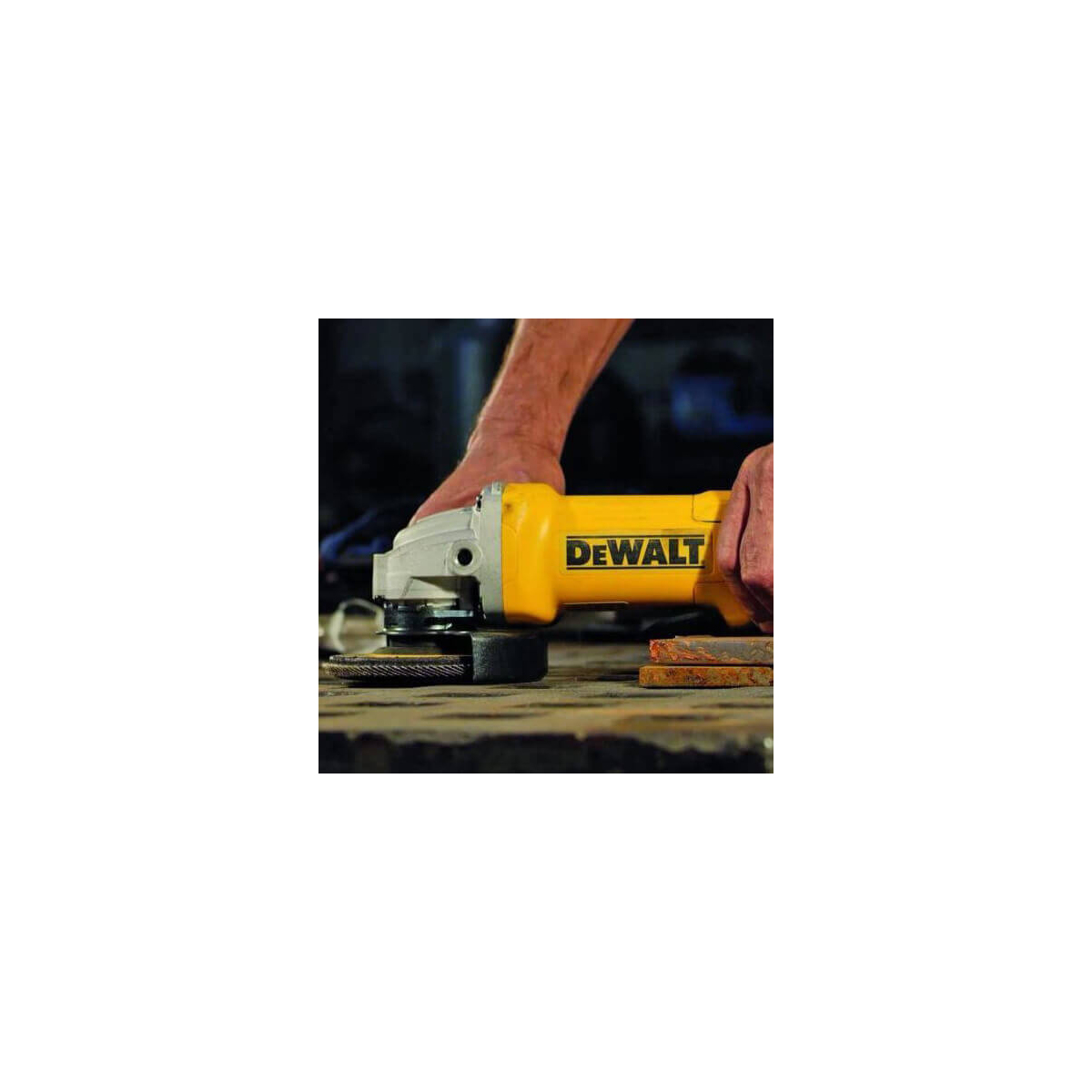 Шліфмашина кутова мережева DeWALT, 1400 Вт, d=125 мм, 11500 об/хв, вага 1.85 кг DWE4233