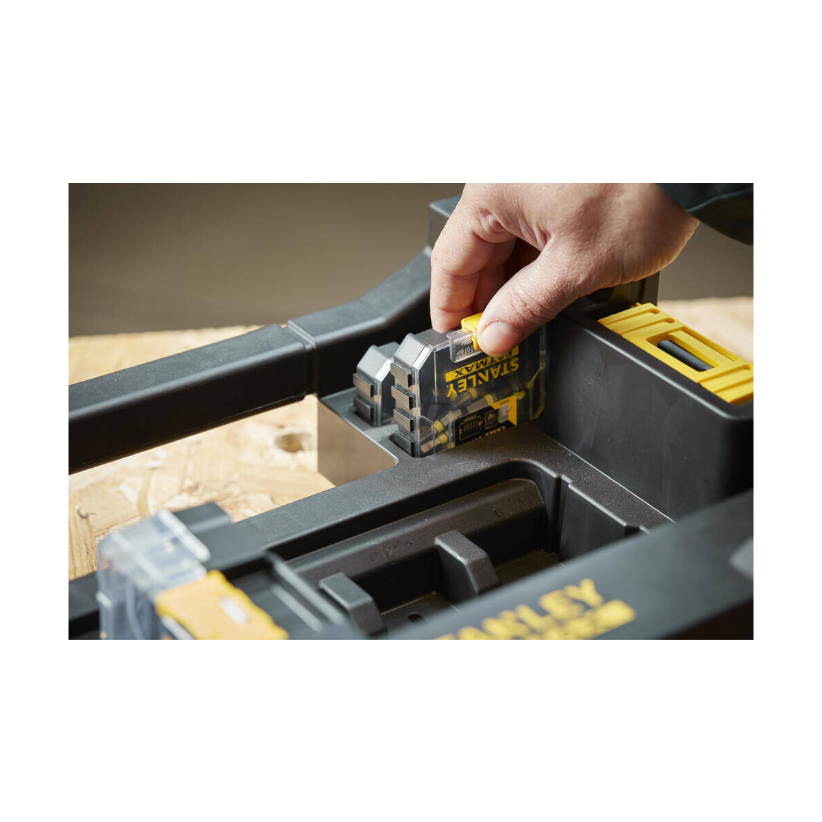 Набір біт STANLEY FatMax, Torx, T25, L=25 мм, 20 шт, пластиковий кейс STA88571