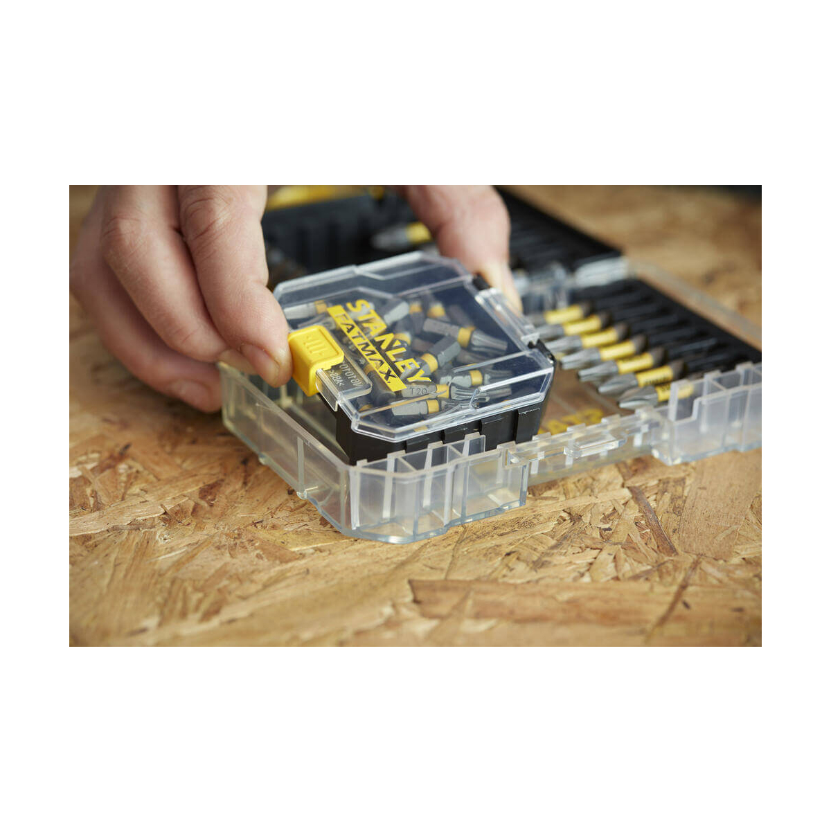 Набір біт STANLEY FatMax, Torx, T20, L=25 мм, 20 шт, пластиковий кейс STA88570