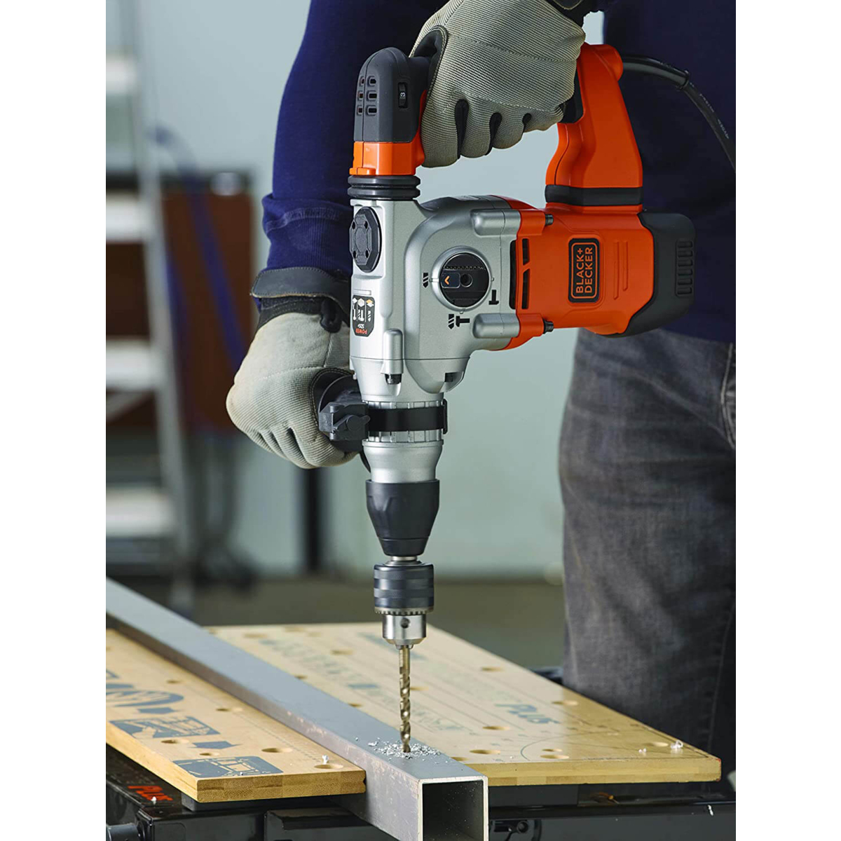 Перфоратор мережевий BLACK+DECKER, SDS-Plus, 1250 Вт, 4.4 Дж, 0-4100 уд/хв,0-850 об/мин, валіза, вага 5.5 кг BEHS03K