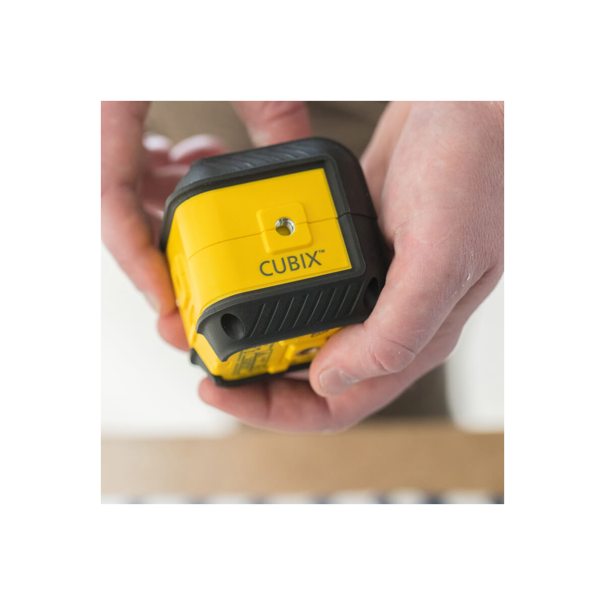 Рівень лазерний STANLEY CUBIX® Green Beam Cross Line, дальність дії - 16 м., арт. STHT77499-1 (шт.)