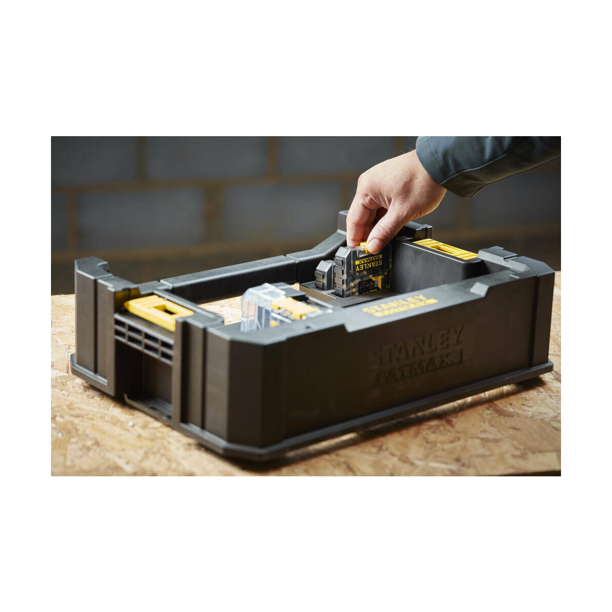 Набір біт STANLEY FatMax, Torx, T20, L=25 мм, 20 шт, пластиковий кейс STA88570