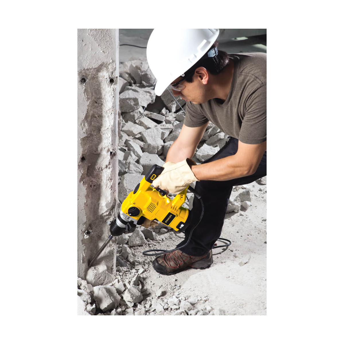 Перфоратор мережевий STANLEY, SDS-Plus, 1250 Вт, 3 режими, 3,2 Дж, 3 режими, 0-4100 уд/хв, 0-850 об/хв, валіза, вага 5.4 кг STHR323K
